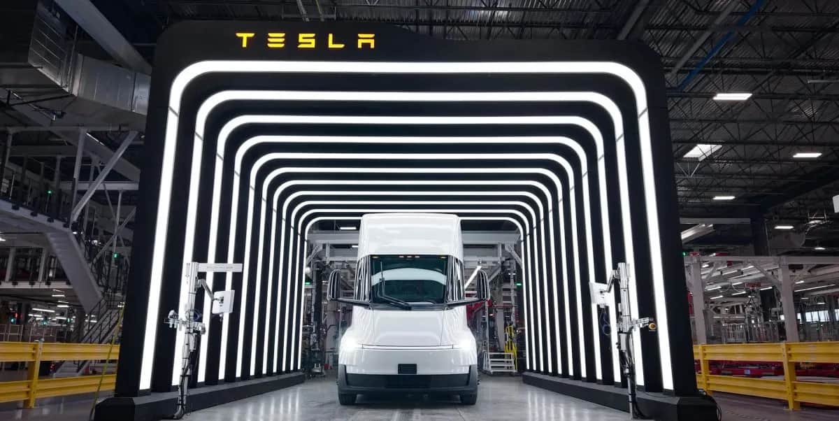 Tesla Launches High-Volume Semi Production and Starts Deliveries