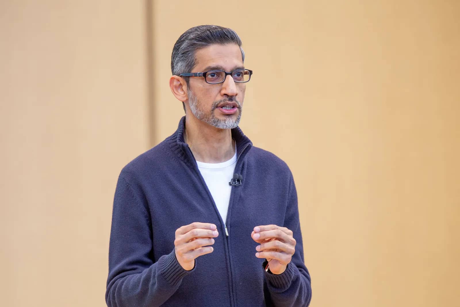 Alphabet Plans $80 Billion Stock Sale for AI Buildout