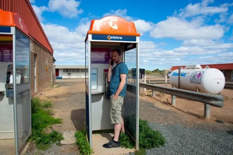 Telstra outage disrupts emergency calls, trains and payments