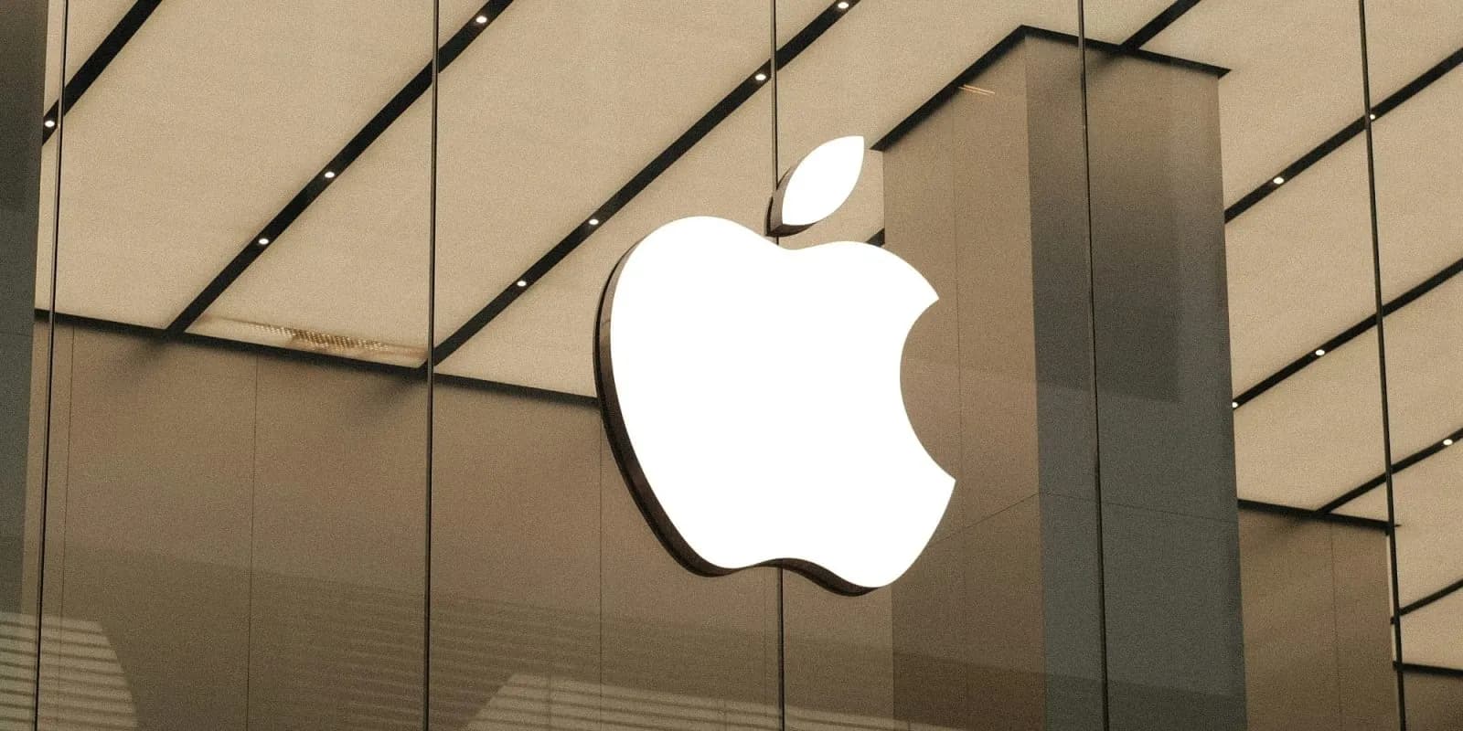 Apple guides 14-17% revenue growth for June quarter