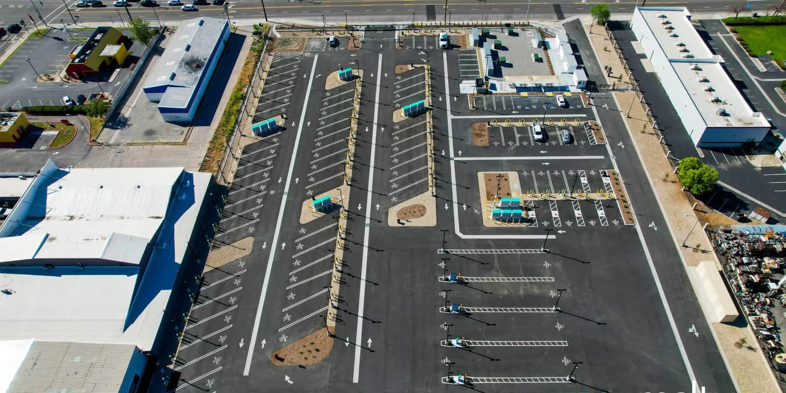 EV Realty Opens 76-Port, 9 MW EV Truck Hub in California